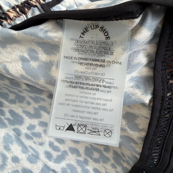 THE UPSIDE Leo Ash Leopard Hooded Active Jacket Rain Coat Women’s Medium - Picture 9 of 9